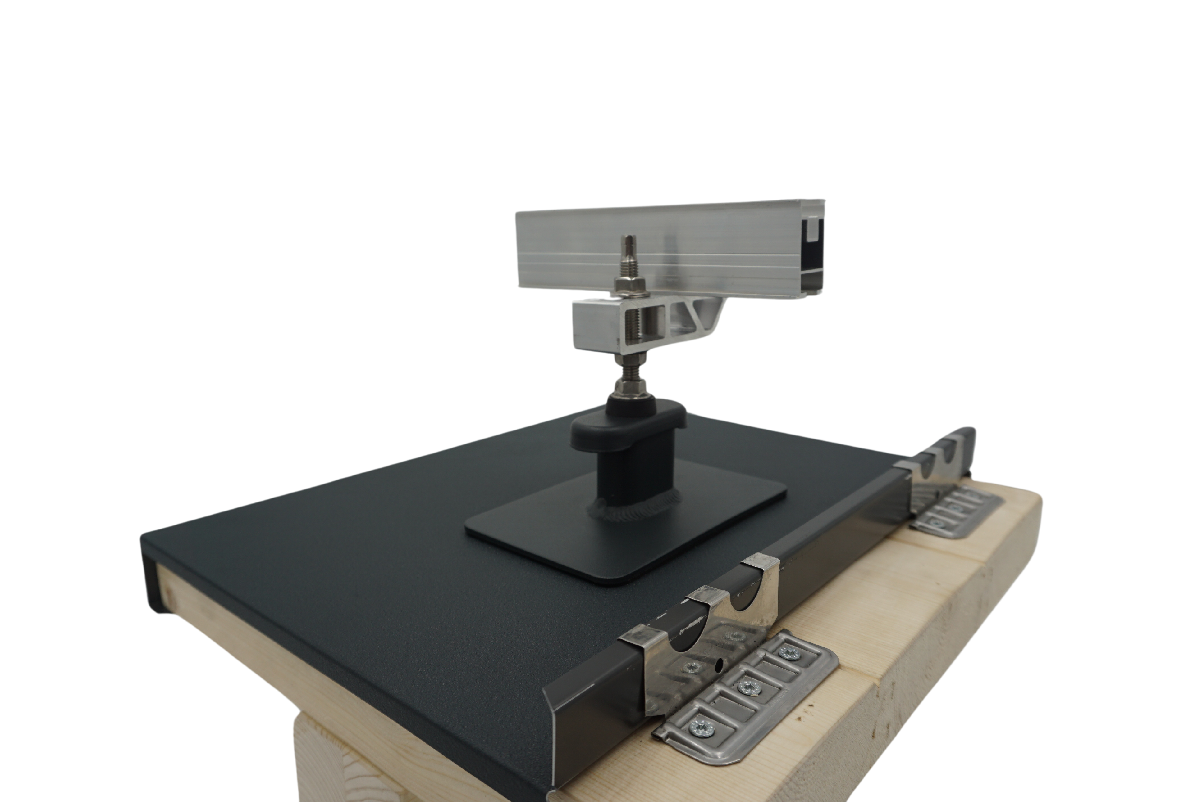 Dieses Bild zeigt den GSM Solarhalter anthrazit montiert auf Blechfalzdach.